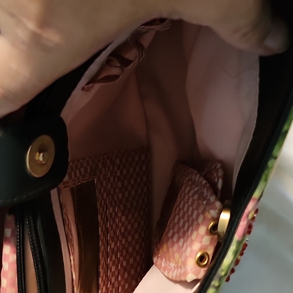 Bueno Shoulder Bag. (39) - Picture 6 of 13